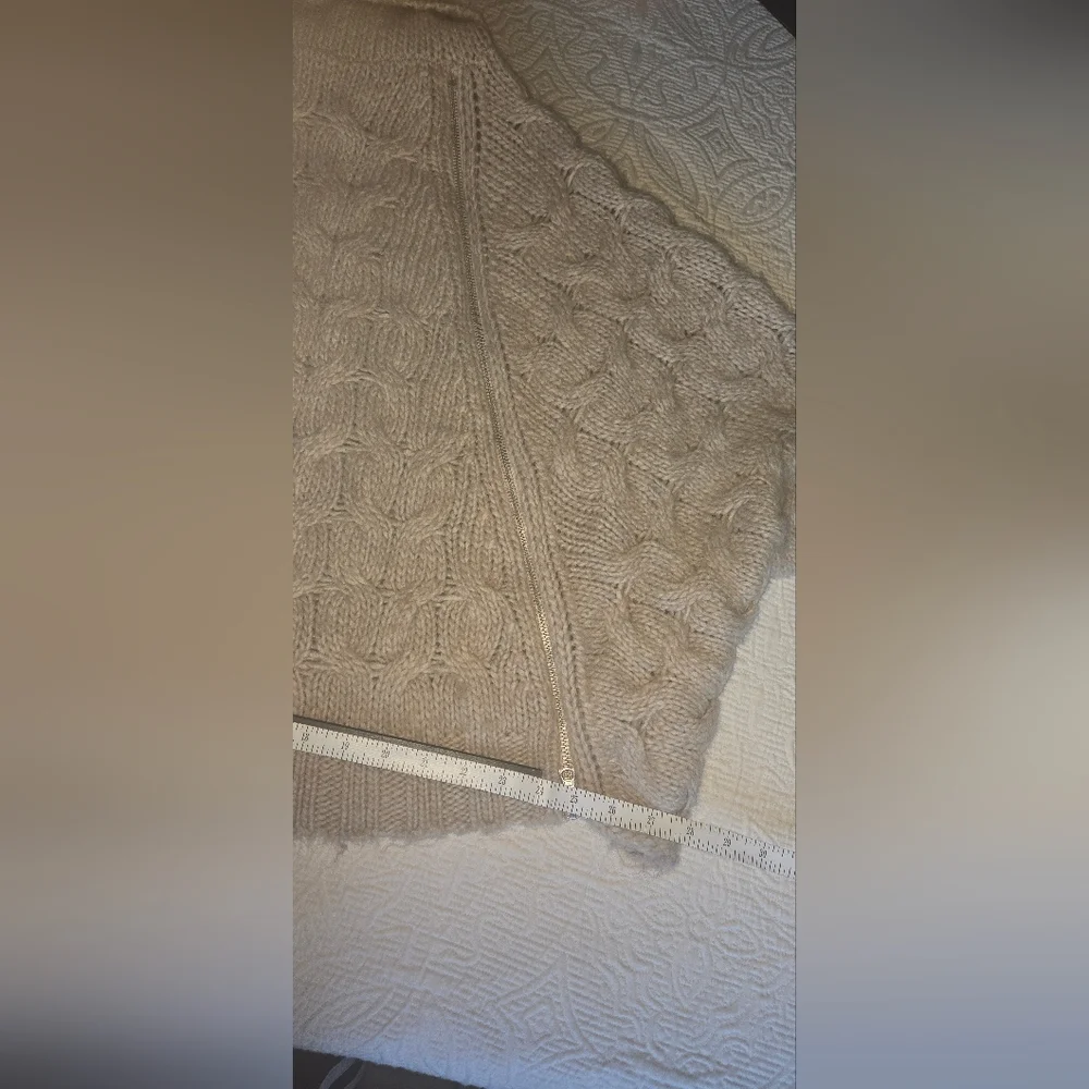 Brown Cable-Knit Oversized Women's Sweater - Picture 4 of 11